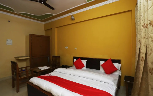 OYO 43688 Hotel Surya
