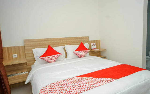 OYO 330 Diamond Executive Kost