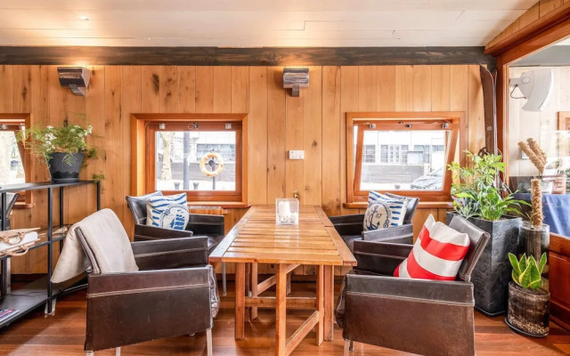 Luxury Canary Wharf House Boat Room 6