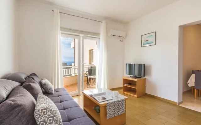 Nice Home in Makarska With Wifi and 2 Bedrooms