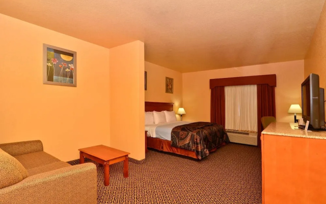 Hiway Inn Express Of Broken Bow