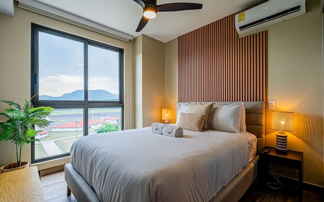 w Regal 1BR w Great Deco in Centriqo