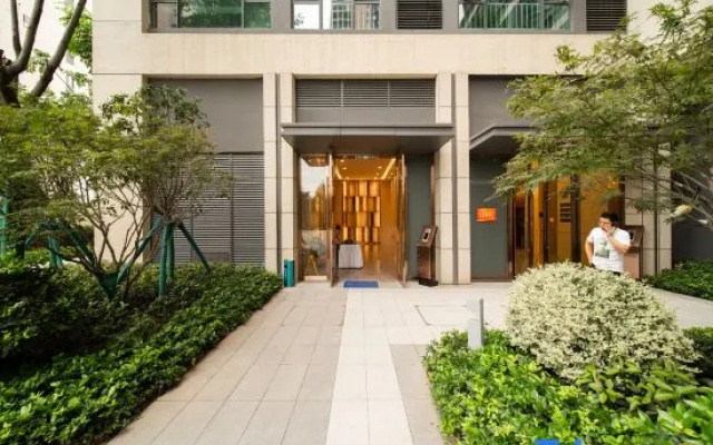 Shangyuan Boutique Stay Movie Apartment (Zhongjiacun Subway Station Guiyuan Temple)