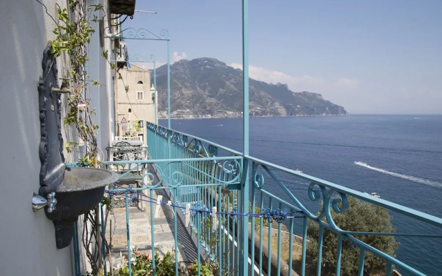 2 Bed Flat - Sleeps 4 - Parking - Wifi