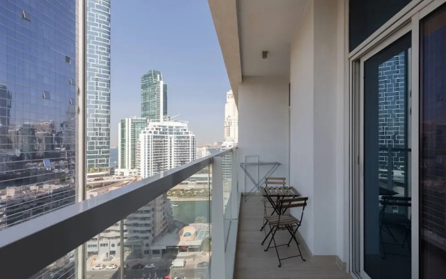 Bright 1BR sea view and balcony