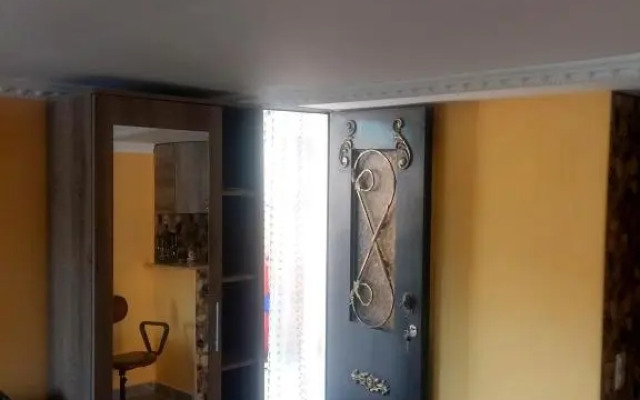 Home in Noneshvili str 1