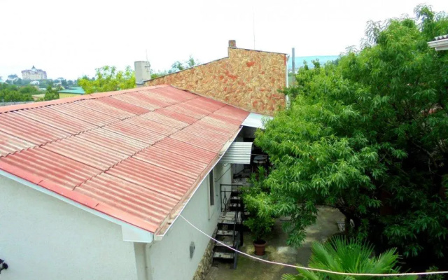 Uyutnyij S Terrasoj Private House