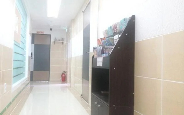 Hongdae Uncle Residence(홍대 엉클 레지던스)