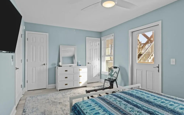 Atlantic Blue 4 Bedroom Townhouse by RedAwning