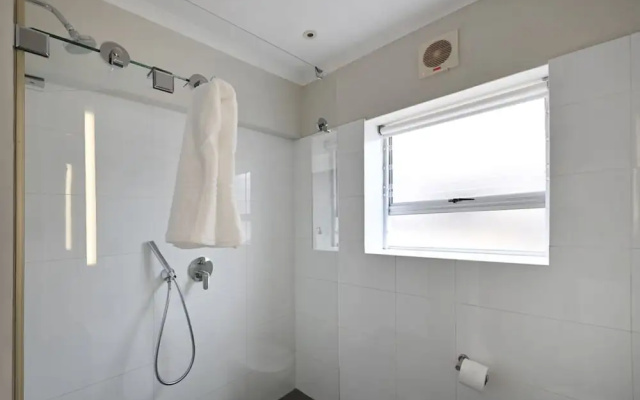 Cozy 2-bed Apartment Below Table Mountain