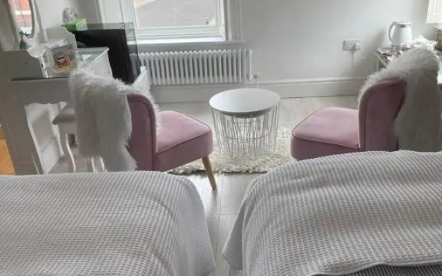 Coastal Joy - Family and friends bedrooms