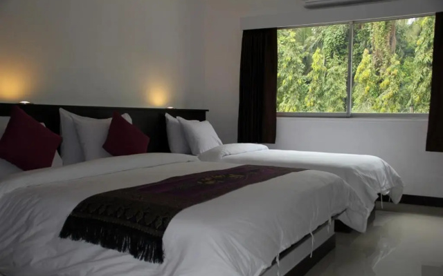 Sri Chumphon Hotel