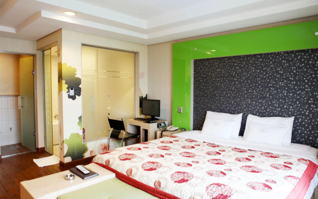 V Hotel
