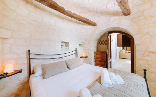 Trulli and pool Malvischi
