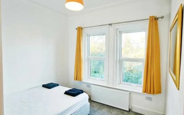 C-New Flat,4 Adults,20 mins to Beach,Netflix,Wifi