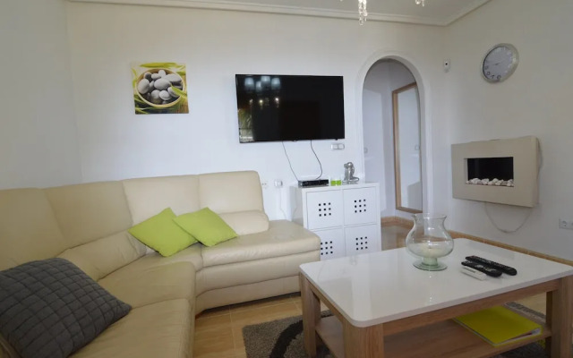 Nice Holiday Home with Shared Pool in Lo Crispin near Ciudad Quesada