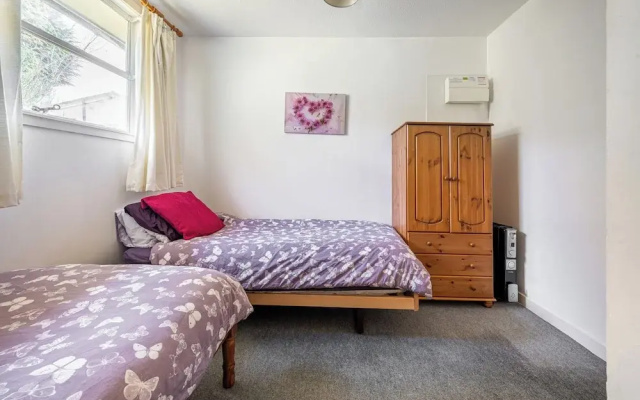 2 Bed Chalet - Sleeps 4 - River and Mountain Views