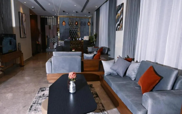 Round furnished apartment