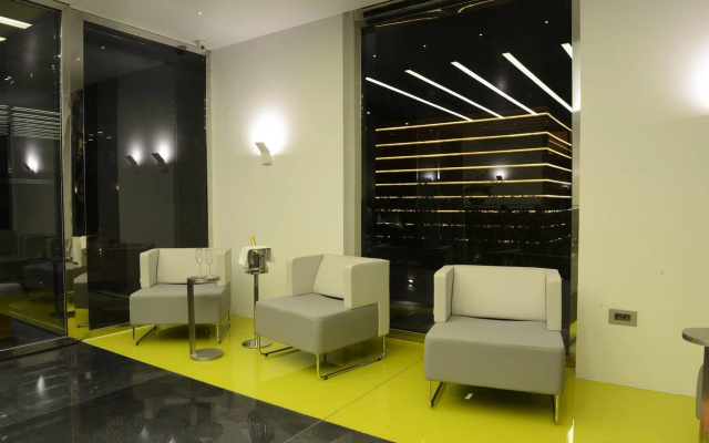 Warwick Stone 55 Hotel
