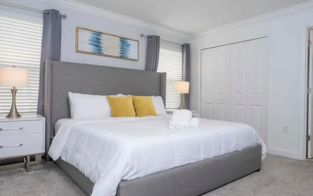 2941 Modern 4BD at Storey Lake