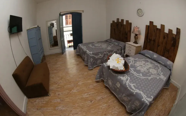 Hostel Punto 72