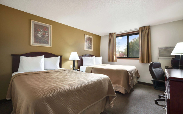 Travelodge by Wyndham La Porte/Michigan City Area