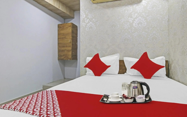 OYO Flagship 70389 Sr Residency