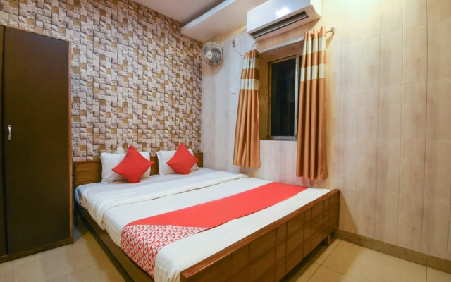 OYO 41435 Golden Residency
