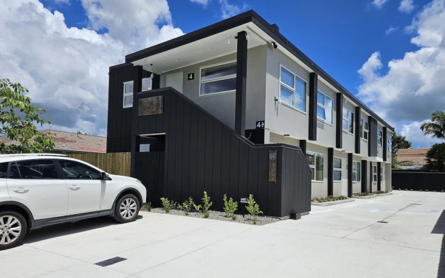 Redwood Apartments
