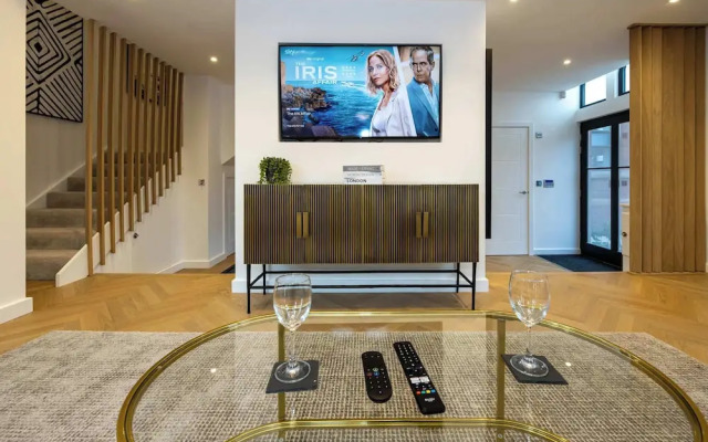 Luxury Church Conversion in Hale - Sleeps 4