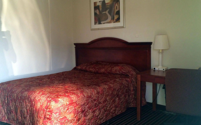 Red Carpet Inn - Opelika