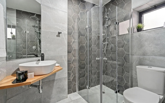 La Finca Luxury Suites Hotel