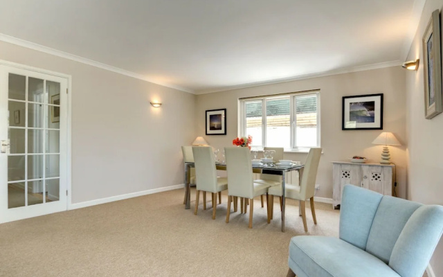 Beautiful Holiday Home in Mawgan Porth With Garden