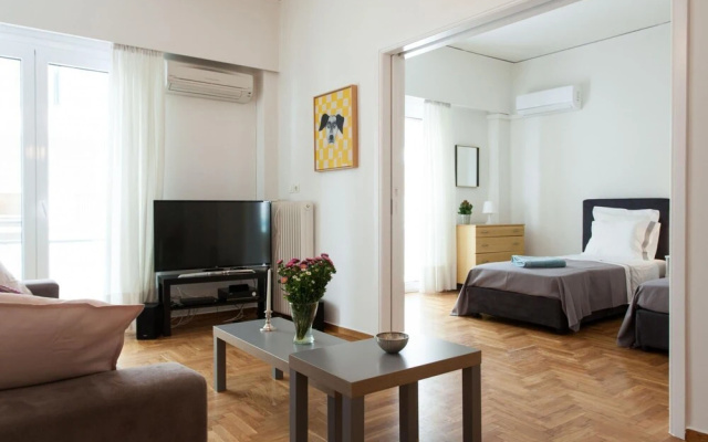 2 Bdrm apt for up to 6 Guests Next to Acropolis Museum