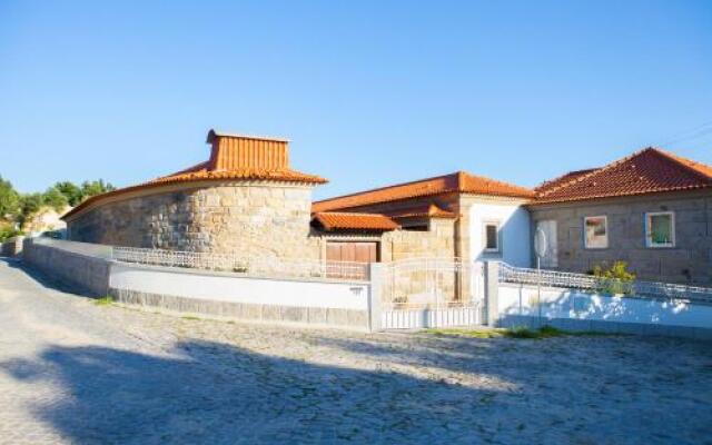 Отель Casa Cimo De Vila Фафе вид на фасад