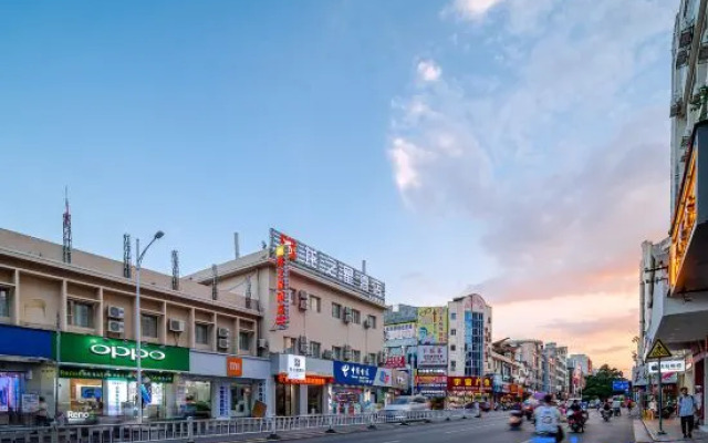 Dragon Star Hotel (Jincheng Central Pedestrian Street Store)