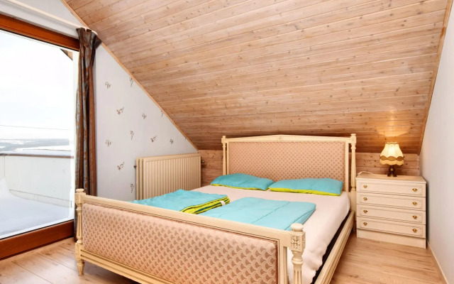 Modern Holiday Home in SchÃ¶nberg with Jacuzzi