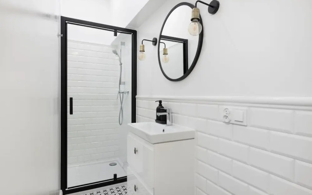 oompH Warsaw Central 2 Bedroom Apartment
