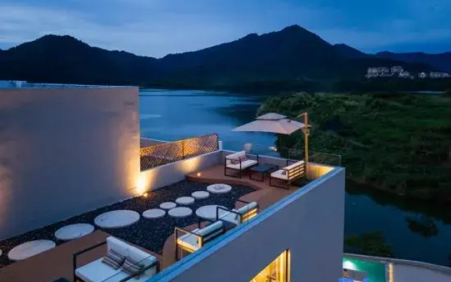 Huangshan Mountain and Lake Island Homestay