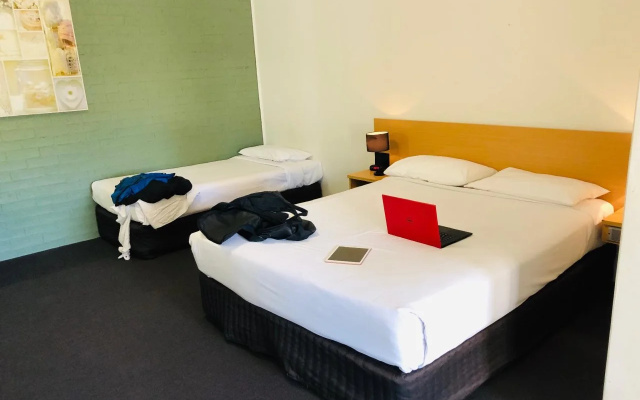 Campbelltown Colonial Motor Inn