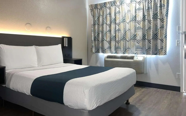 Motel 6 Tulare, CA