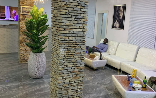 Gbemiro Ambassador Hotel and Suites