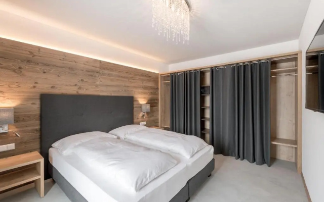 Mondschein Hotel and Chalet