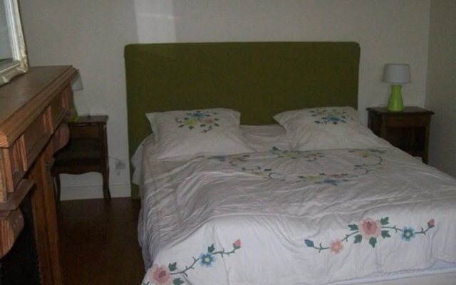 Stunning Holiday Home in Escalles near Sea
