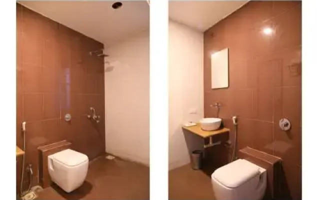 White Hall By OYO Rooms
