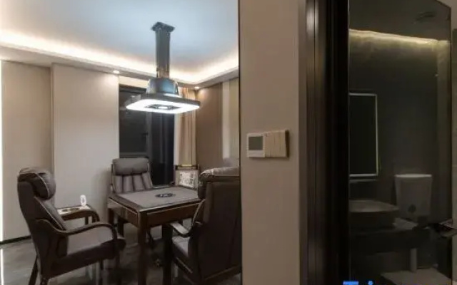 Yilong Max Business Hotel