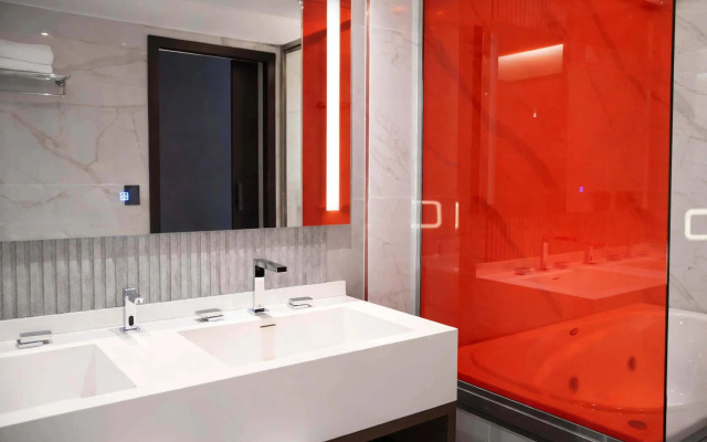 Radisson RED Funes