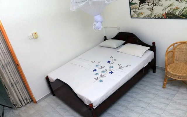 Gandhi Guest House & White Palace