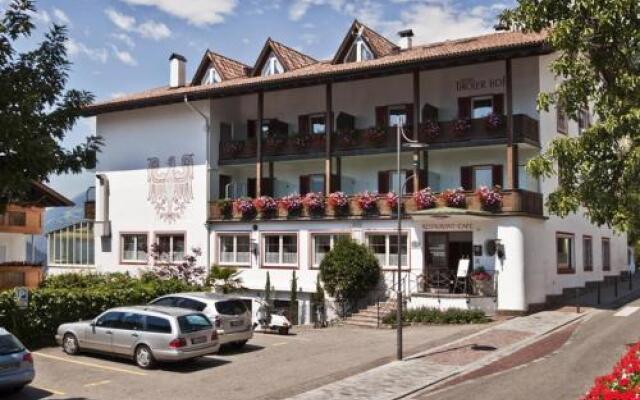 Hotel Tirolerhof Тироло вид на фасад