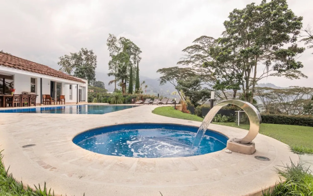 La Oculta Luxe Mansion Pool & Jacuzzi